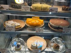 -Chom Cafe and Restaurant