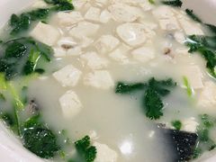 元茜豆腐鱼头鱼尾汤-金瑞轩大酒楼·顺德鱼生·粤菜海鲜(东江国际店)