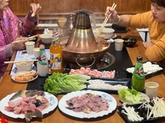 -果松木炭酸菜铜火锅·外婆参鸡汤