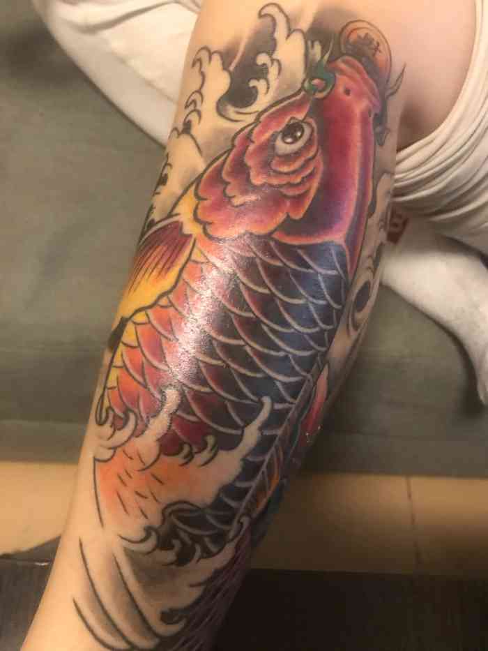 发纹身腿部鸡皮皮肤(纹身的地方皮肤皱巴巴) 发纹身腿部鸡皮皮肤(纹身的地方皮肤皱巴巴)