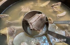 Stewed Stone Scallop in Clay Pot