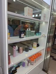 -虫二·专注健康烫染沙龙