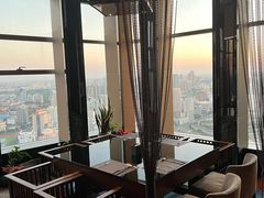 -唐拉雅秀酒店-西锦汇空中BBQ·思创餐厅