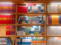 -新华里咖啡书吧(新华书店小寨店)