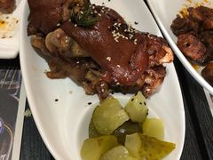 迷迭香烤猪前手-辛德勒啤酒德餐厅