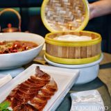来北平食府，尝下教科书📖中提到的北京烤鸭。