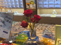 -天空之镜眼镜店蔡司依视路配镜授权零售店(望京颐堤港店)
