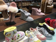 -UGG(燕莎奥特莱斯购物中心店)