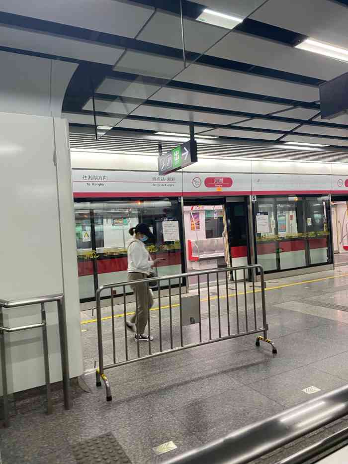 湘湖(地铁站)-"很多次来到湘湖了,每次坐地铁到湘湖地铁站.