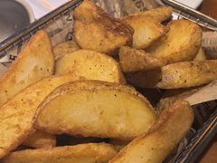 -BHC炸鸡(明洞总店)