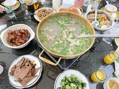 -亮河湾山庄