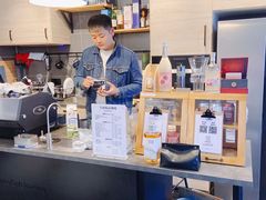 老板在做咖啡-行山咖啡(南湖店)