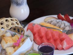 -Chom Cafe and Restaurant