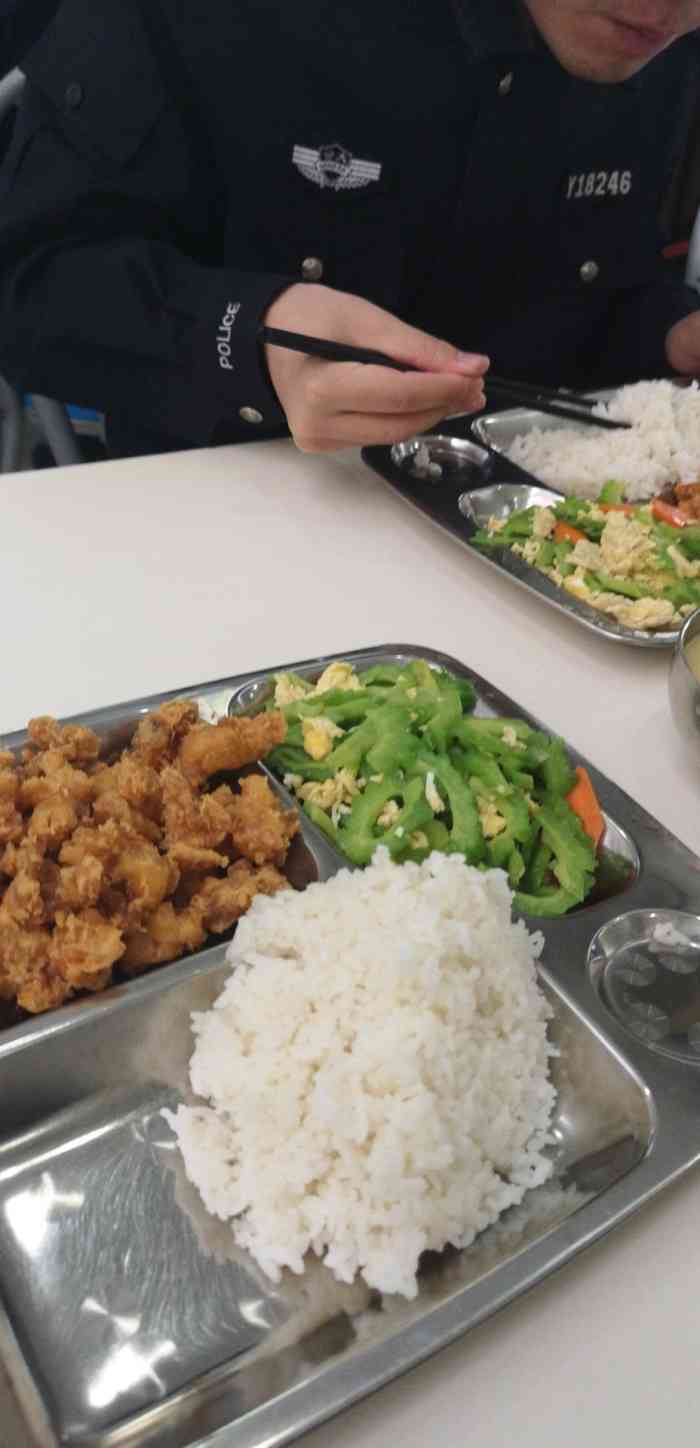 公安大学-1食堂-"[薄荷]环境: 是在公安大学家属院内,店.