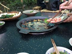 -茅草房·河畔园林火锅