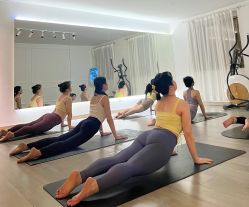 -闺蜜瑜伽·普拉提女性塑形馆