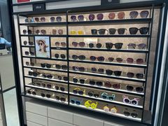 -博士眼镜集团石人工眼镜(虹口万泰店)