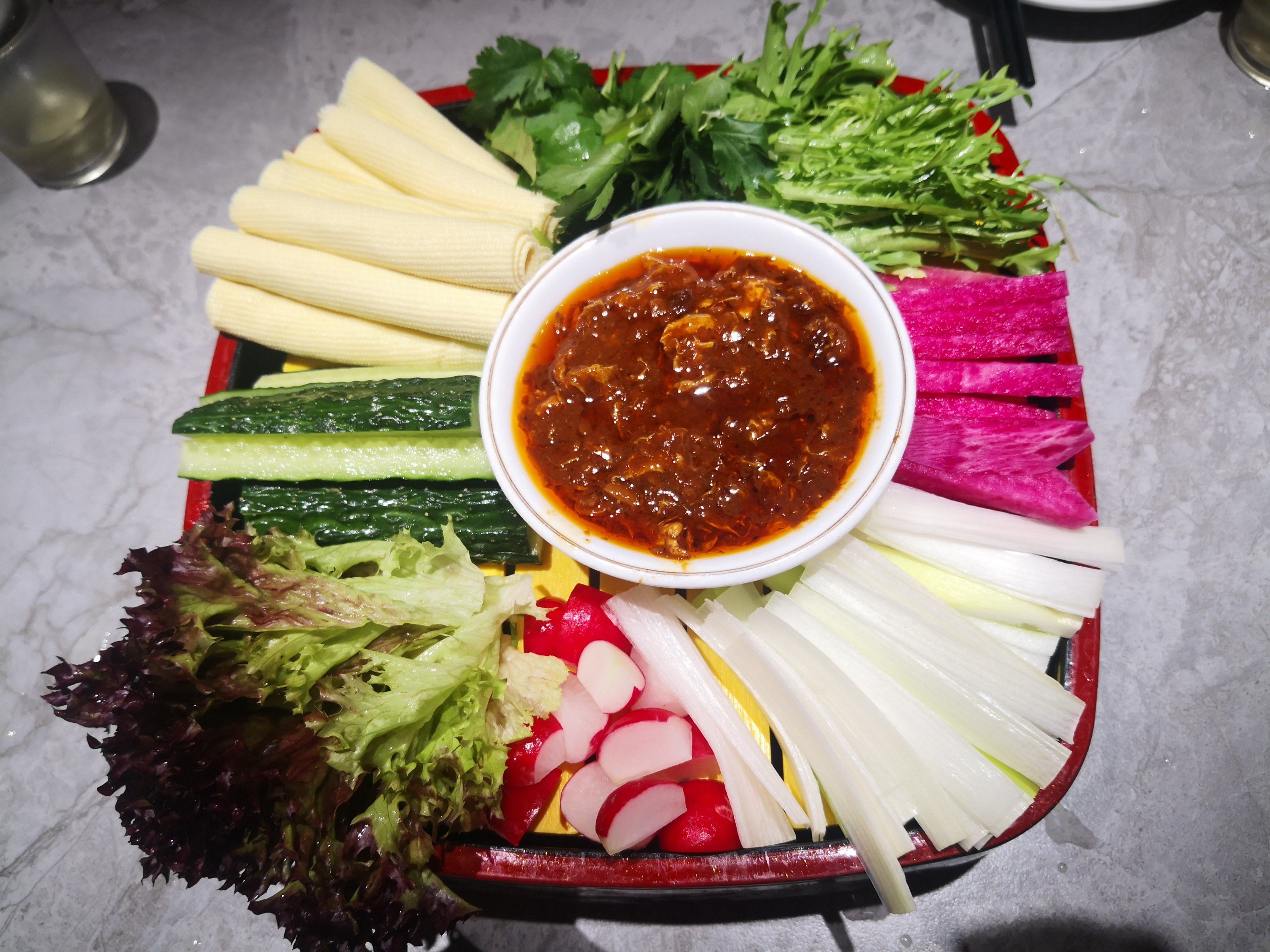 蘸酱菜,豆酱很正宗!菜式五颜六色,大丰收
