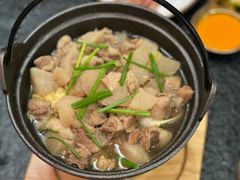 -何妹湿辣牛肉·粤式烧烤砂煲(桂雅路店)