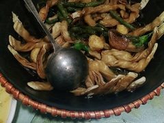 干锅肥肠-金杏·粘卷子 烤鸭 农家菜