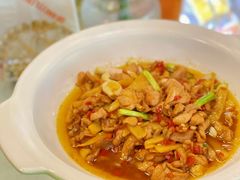 -阿瓦山寨·湘菜现炒·剁椒鱼头王(咸阳总店)