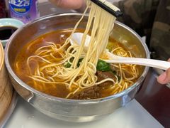 招牌红烧牛肉面-食惠里小笼包面馆(越秀店)
