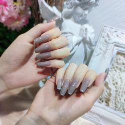 -花岐款式专研健康美甲沙龙