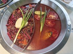 -茅草房·河畔园林火锅
