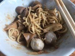 -松树干拌面店