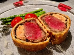 惠灵顿牛排-弦月窗LUNETTE BY AMANDA(复兴路店)