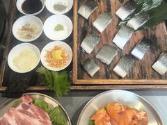 -围炉肉舍•炭烤活鳗•丹东海鲜烤肉(步行街店)