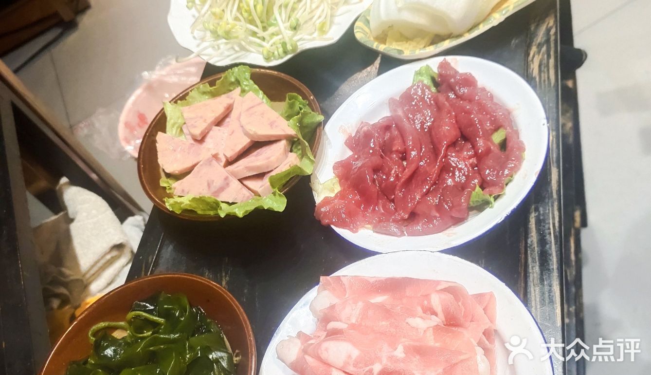 今晚吃撑了，火锅太过瘾