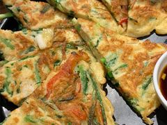 海鲜葱饼-明洞阿姨·韩式酱蟹烤肉·创意料理(三元桥店)