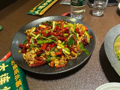 -曼听小寨海鲜烧烤·大连辣炒大王(盖州街店)