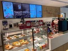 面包甜点陈列柜-Tims天好咖啡(华侨城步行街店)