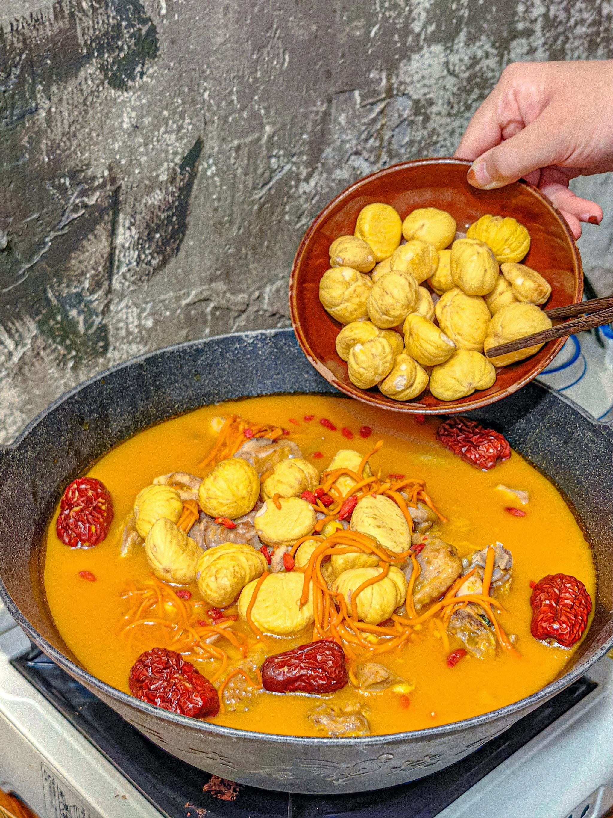 冬日滋补,还得是一锅乐山板栗鸡94!