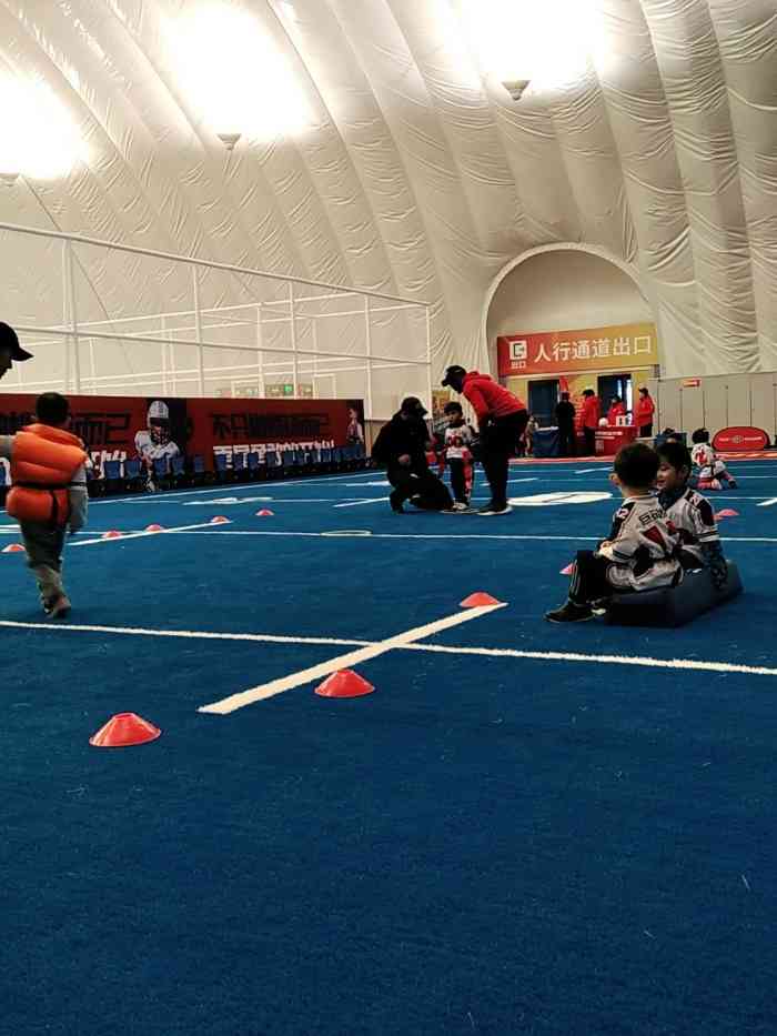 巨石达阵橄榄球学院(足球公园校区)