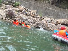-安吉龙王山峡谷漂流