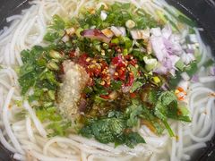 -鸿浩扒猪脚米线