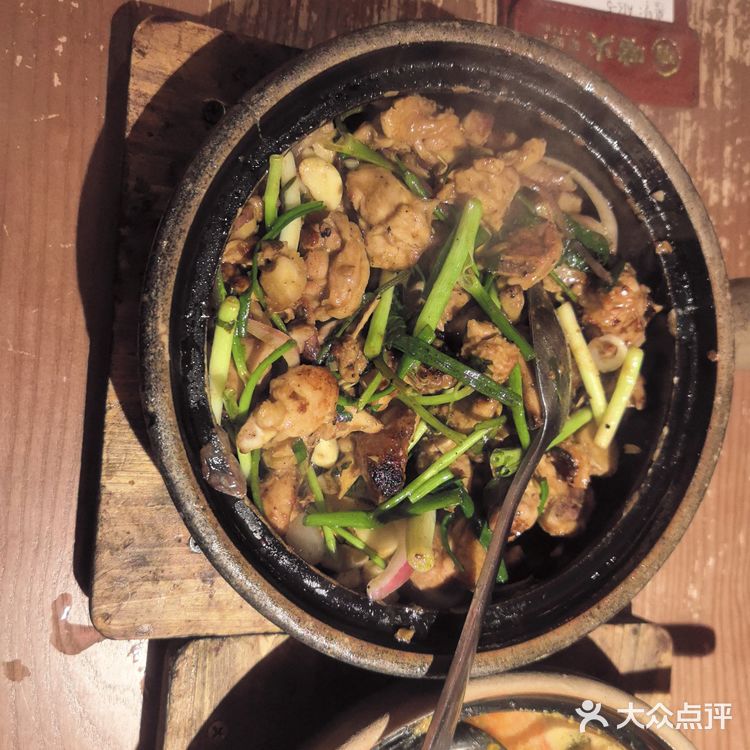 啫啫煲，读zhezhe