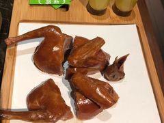 红烧乳鸽-汤城小厨•粤菜•靓汤(苏州街店)