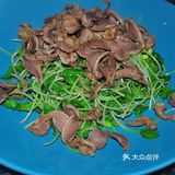 鸡胗拌豆苗