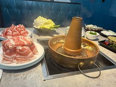 -洞庭洲·防空洞火锅·烧烤·铜锅涮肉(新百广场店)