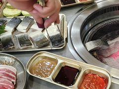 -围炉肉舍•炭烤活鳗•丹东海鲜烤肉(步行街店)