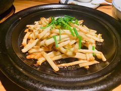 -帅巴人舅母子腊蹄民俗村
