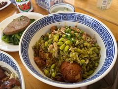 辣肉面加雪菜和毛豆-沪西老弄堂面馆(定西路店)