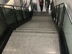 -体育场(地铁站)