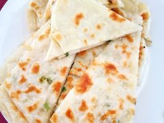 葱花饼-北京龙庆四季香农家饭庄·灶台鱼·碳烤虹鳟鱼(龙庆峡店)