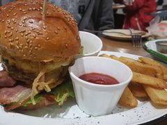 澳洲牛肉汉堡-HELLO 27 意面·沙拉·帕尼尼