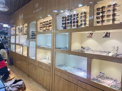 -三叶眼镜城批发市场(上海火车站店)